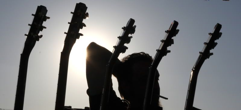 IMAGE: http://i125.photobucket.com/albums/p53/customsound79/Papa%20Roach/DPP_0126.jpg