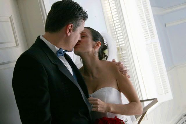 IMAGE: http://i125.photobucket.com/albums/p53/westloopphoto/Laura%20and%20Jim/Copyof100.jpg