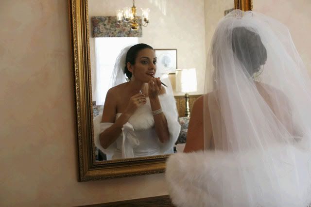 IMAGE: http://i125.photobucket.com/albums/p53/westloopphoto/Laura%20and%20Jim/Copyof133.jpg