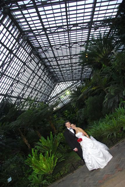 IMAGE: http://i125.photobucket.com/albums/p53/westloopphoto/Laura%20and%20Jim/Copyof182.jpg