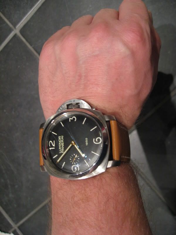 PAM127009-1.jpg