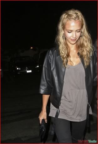 jessica alba girlfriends. JESSICA ALBA PARTIED WITH HER