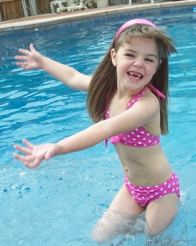 brookswim5.jpg Brookle splashing image by robinashleysteele