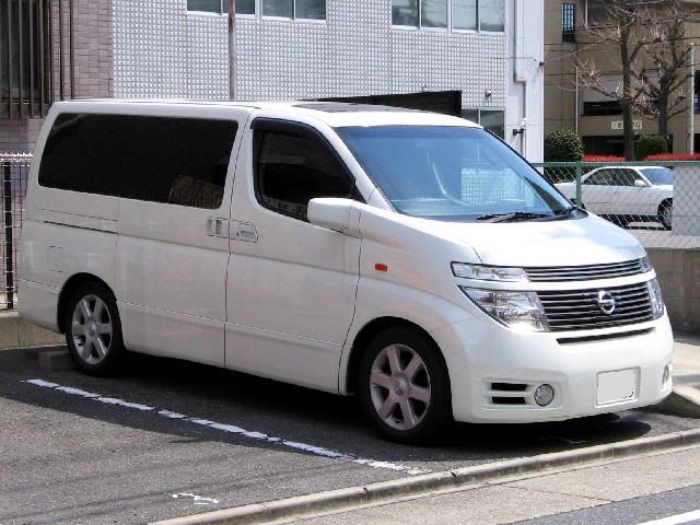 Nissan_Elgrand_E51.jpg