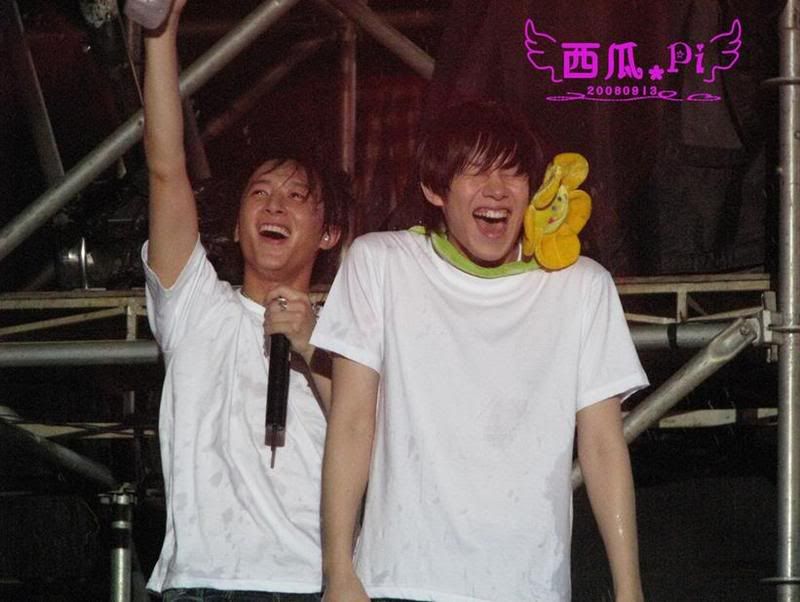 hangeng343.jpg Hankyung Heechul Super Show image by TraciGrant hangeng343.jpg Hankyung Heechul Super Show image by TraciGrant