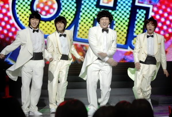 sungmineunhyukshindongleeteuk.jpg SungMin EunHyuk ShinDong LeeTeuk Dance Battle image by TraciGrant