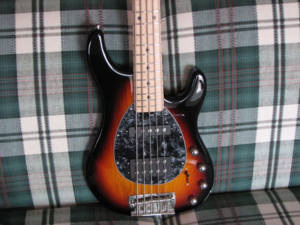 Guitar004-1.jpg