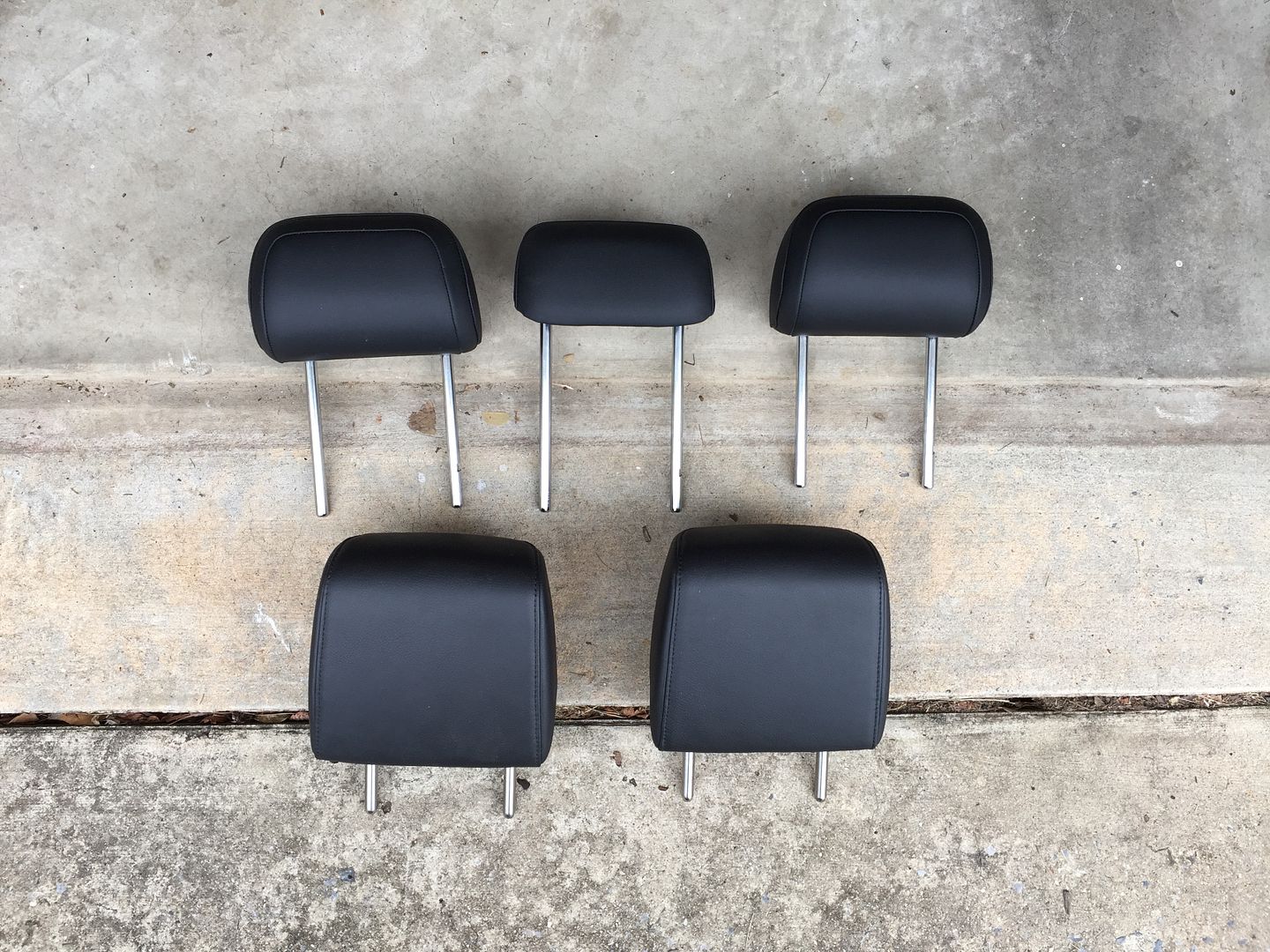 FS OEM Headrest full set Black Leather MD VW Vortex Volkswagen